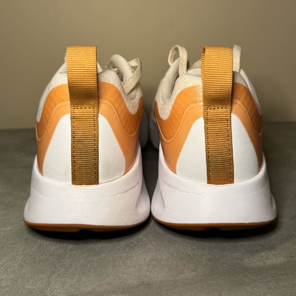 Nike light pink running/walking shoes - Picture 3 of 4